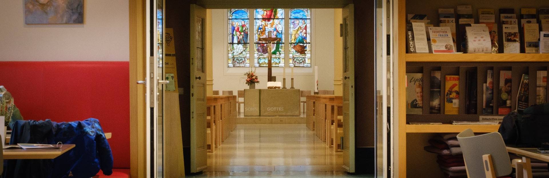 Ansicht in die Kirche aus dem Mittendrin